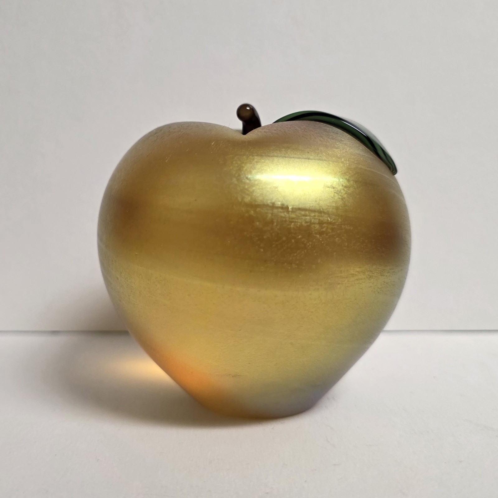 Vintage Orient & Flume Art Glass Gold Iridescent Apple Paperweight