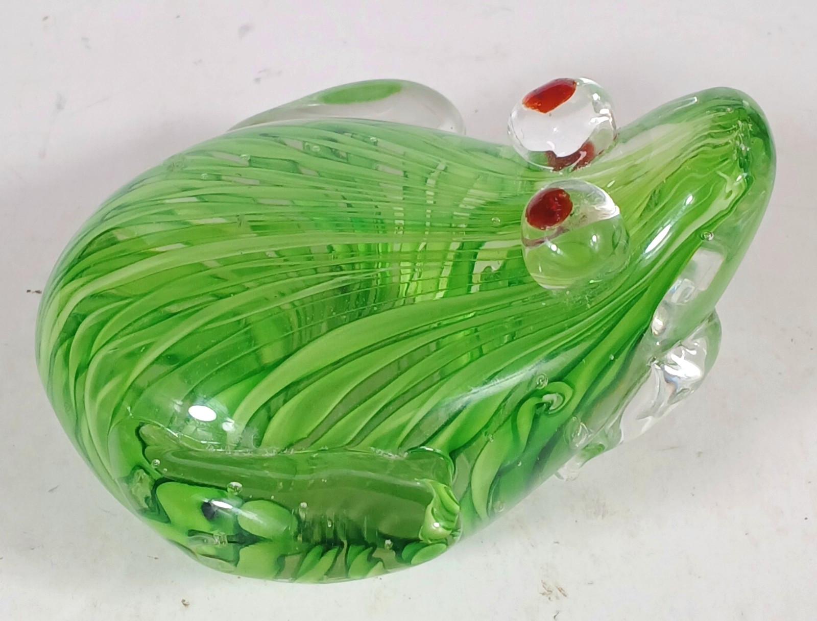 Murano Style Glass Frog Figurine Paperweight Green Swirls Red Eyes 1 lb 6 oz