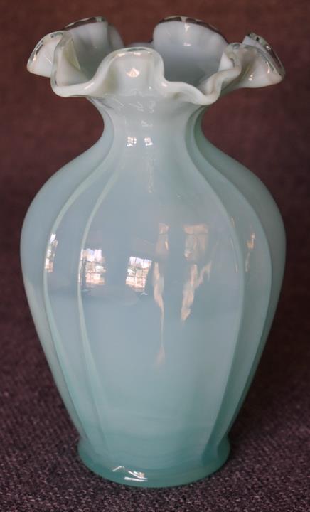 LOVELY VINTAGE FENTON SIGNED SEAFOAM GREEN OPALESCENT ART GLASS RUFFLED TOP VASE