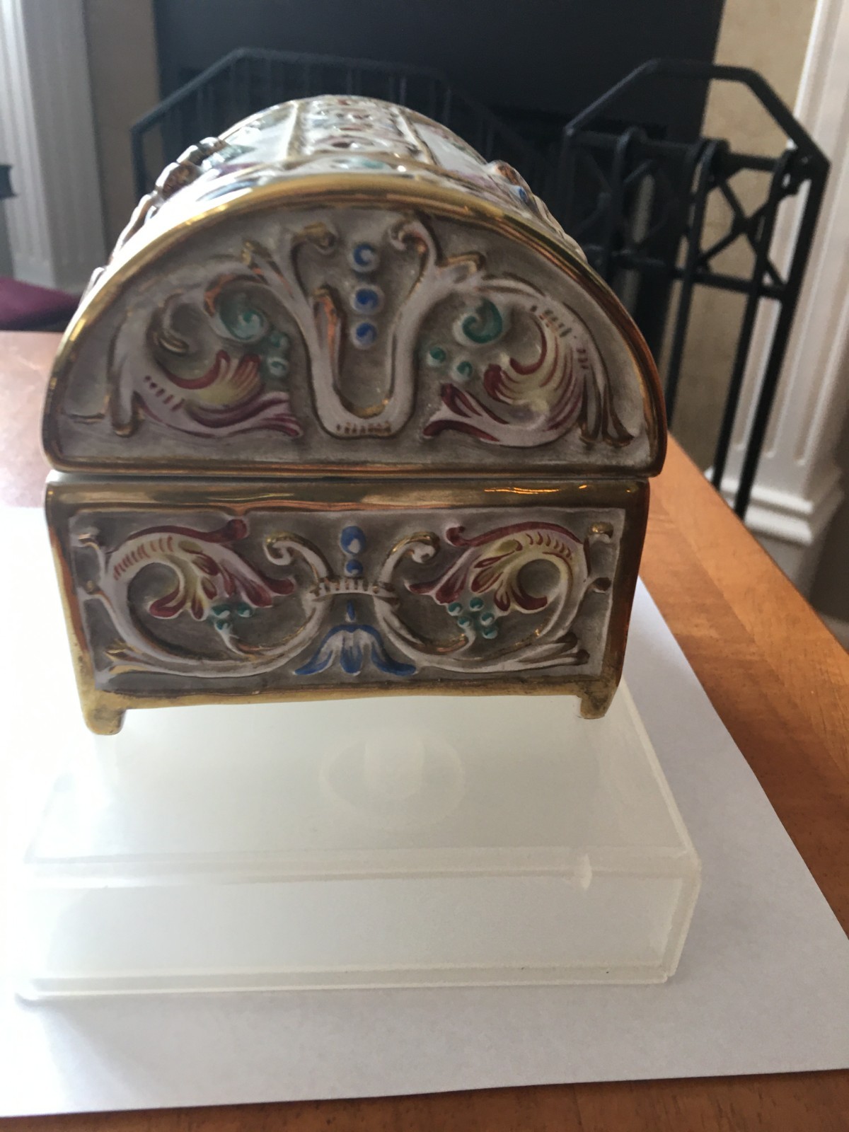 Capodimonte Decorated Box With Domed, Hinged Lid, 6″ x 4″