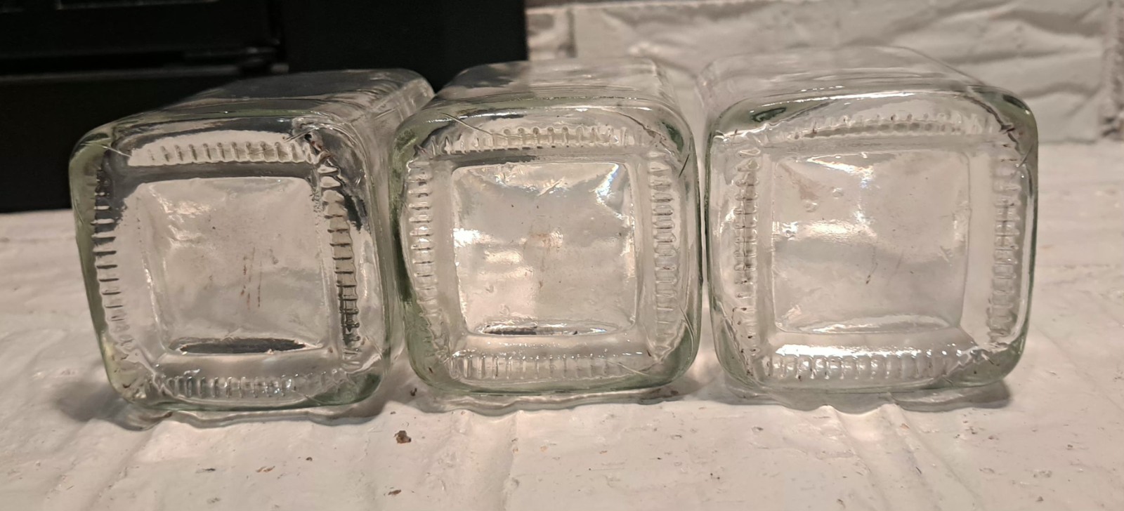 Clear Glass Flower Buds/Oil Bottles 5.25″ X 3 In A Blue Flower Metal Caddy (J)