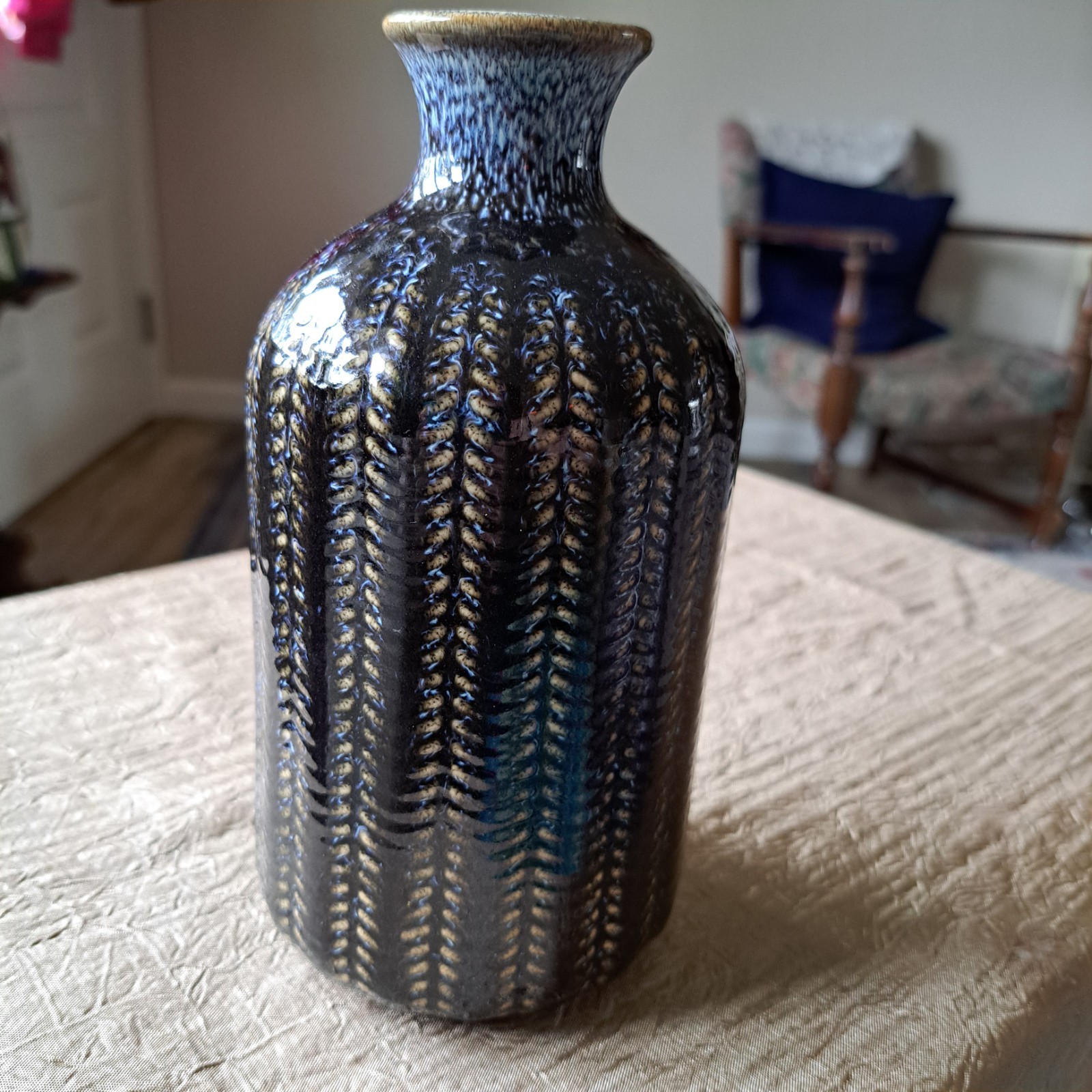 Embossed Stoneware Glaze Finish Vase 7.5″Tx4″W