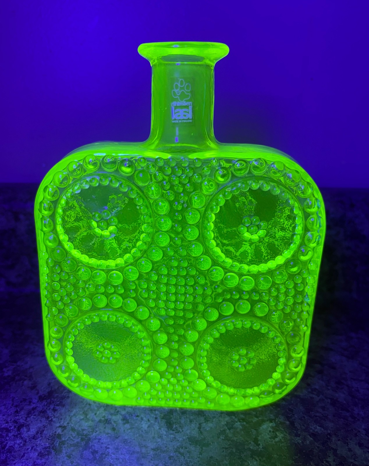 Riihimäen Lasi Grapponia Uranium bottle/decanter with sticker tag
