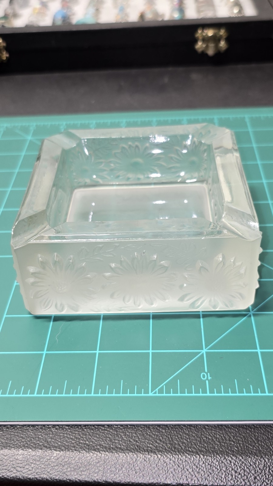 Vintage Barolac Josef Inwald Frosted Daisy Czech Art Glass Ashtray