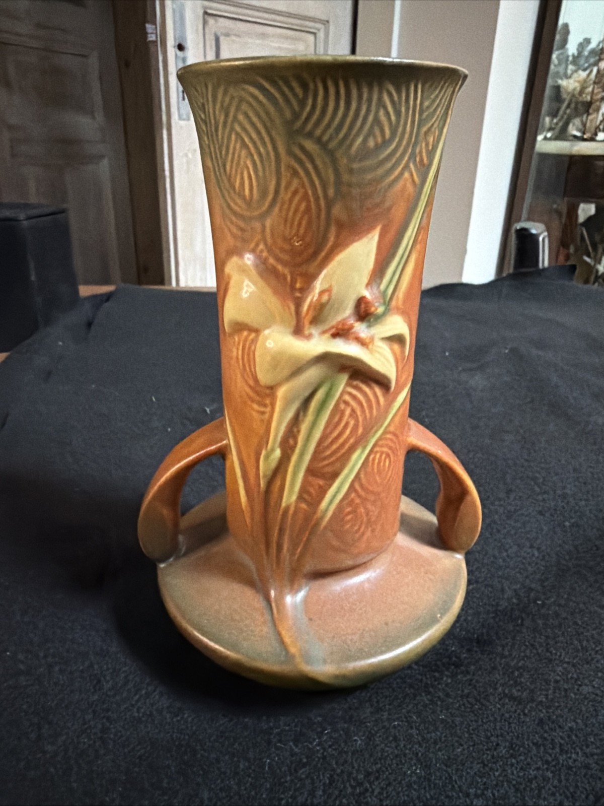 Vintage Roseville Lily Pottery Vase 131-7