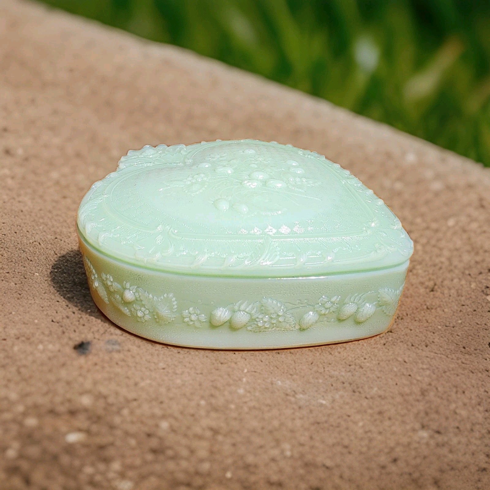 Jadeite Green Mosser Strawberry Heart Shaped Jewelry Trinket Candy Box New