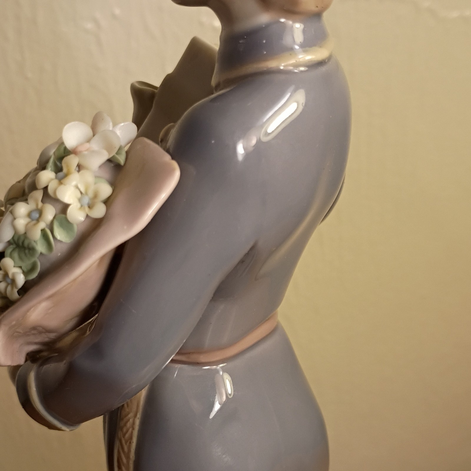 Lladró 5783 Porcelain Boy Flowers Bouquet, Hand Painted Signed Special Delivery