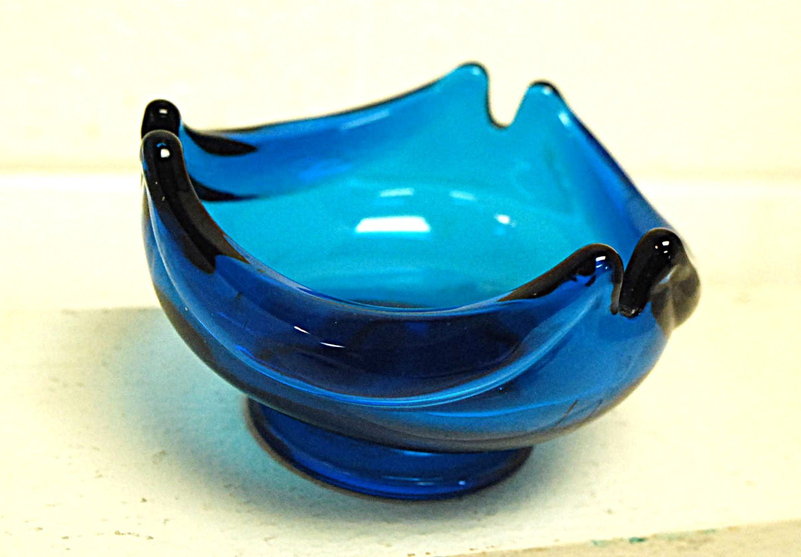 Vtg MCM Viking Glass Round Ashtray Blue Bluenique Heavy Atomic Era 2 3/4 x 5″