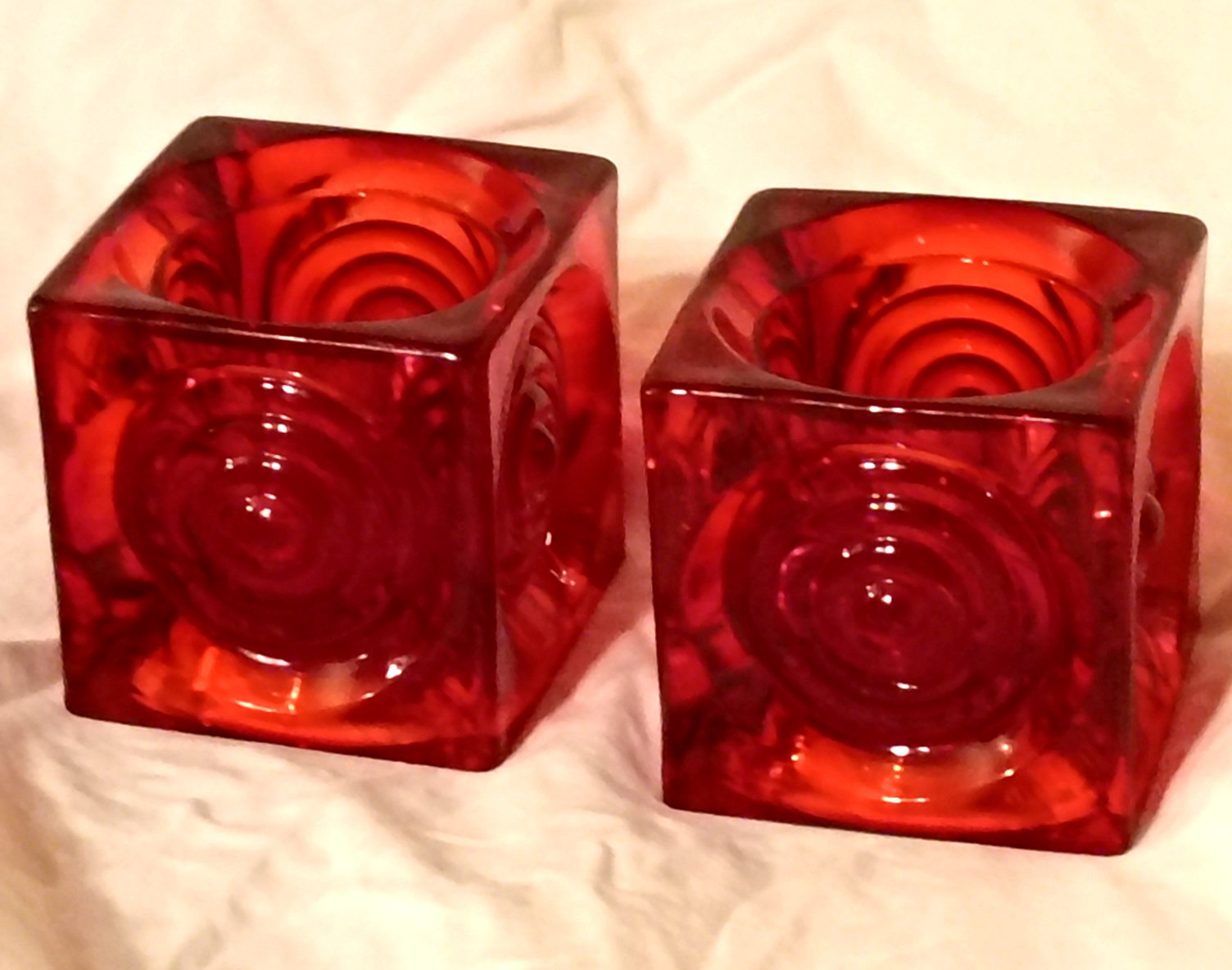 2 Viking Ruby Glimmer Bullseye Votive Candle Holders 2.5″ Red Cube Round Vtg MCM