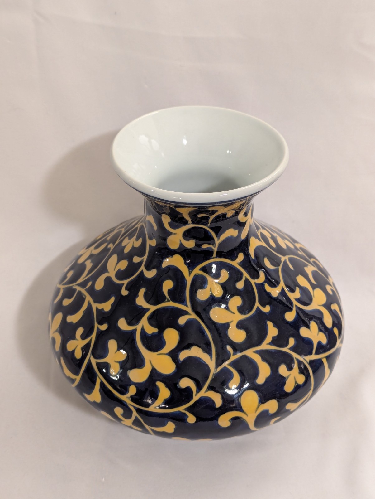 Design Guild Cobalt Blue Gold Vine Ceramic Gourd Vase