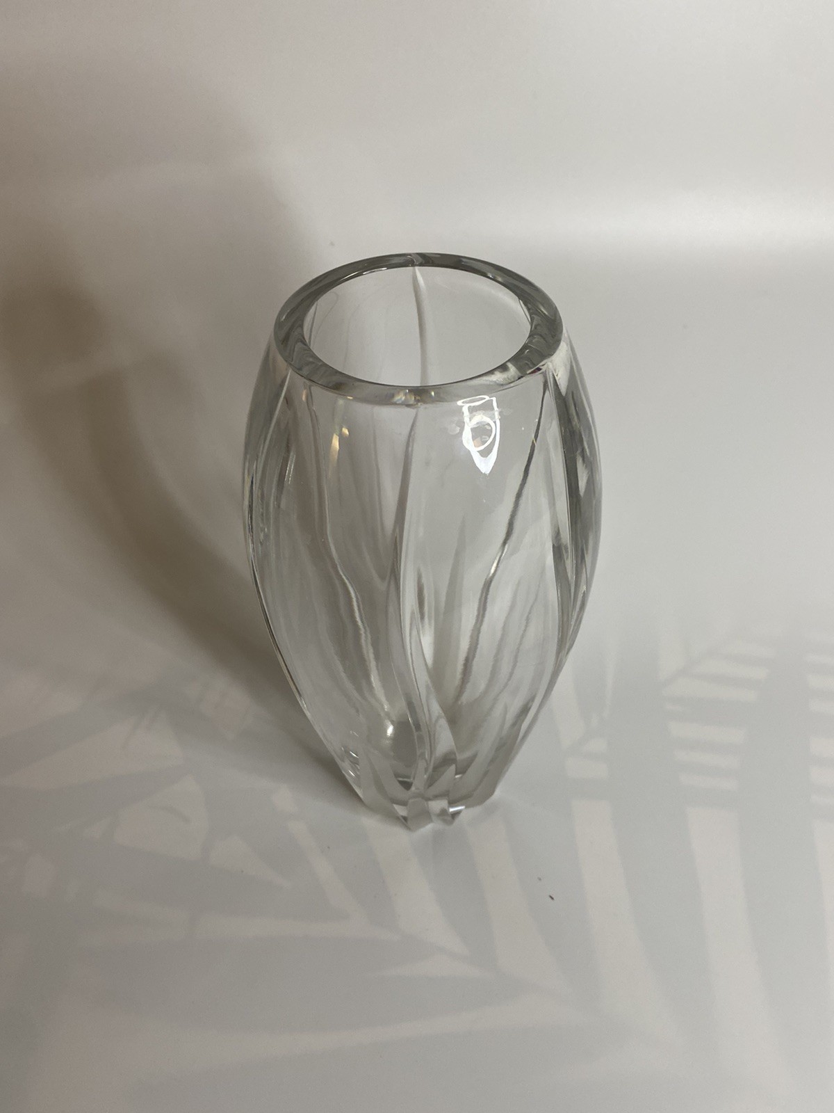 MIKASA FLAME D’AMORE Crystal 7-1/4″ Flower Vase frosted and clear swirl cut