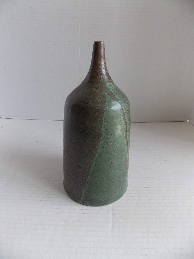 POTTERY BY FRASER HARRIS TEXAS STUDIO SIGNED BOTTOM BOTTLE ART VASE 8,5″