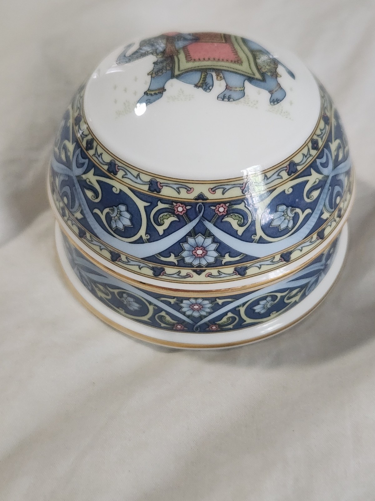 VTG Wedgwood Fine Bone China Dome Paperweight With Elephant 1992 Made In England