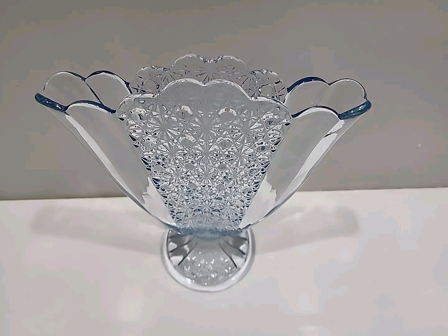 Fenton Glass LIGHT BLUE Daisy Button Fan Vase ~ HARD TO FIND ~ MINT!