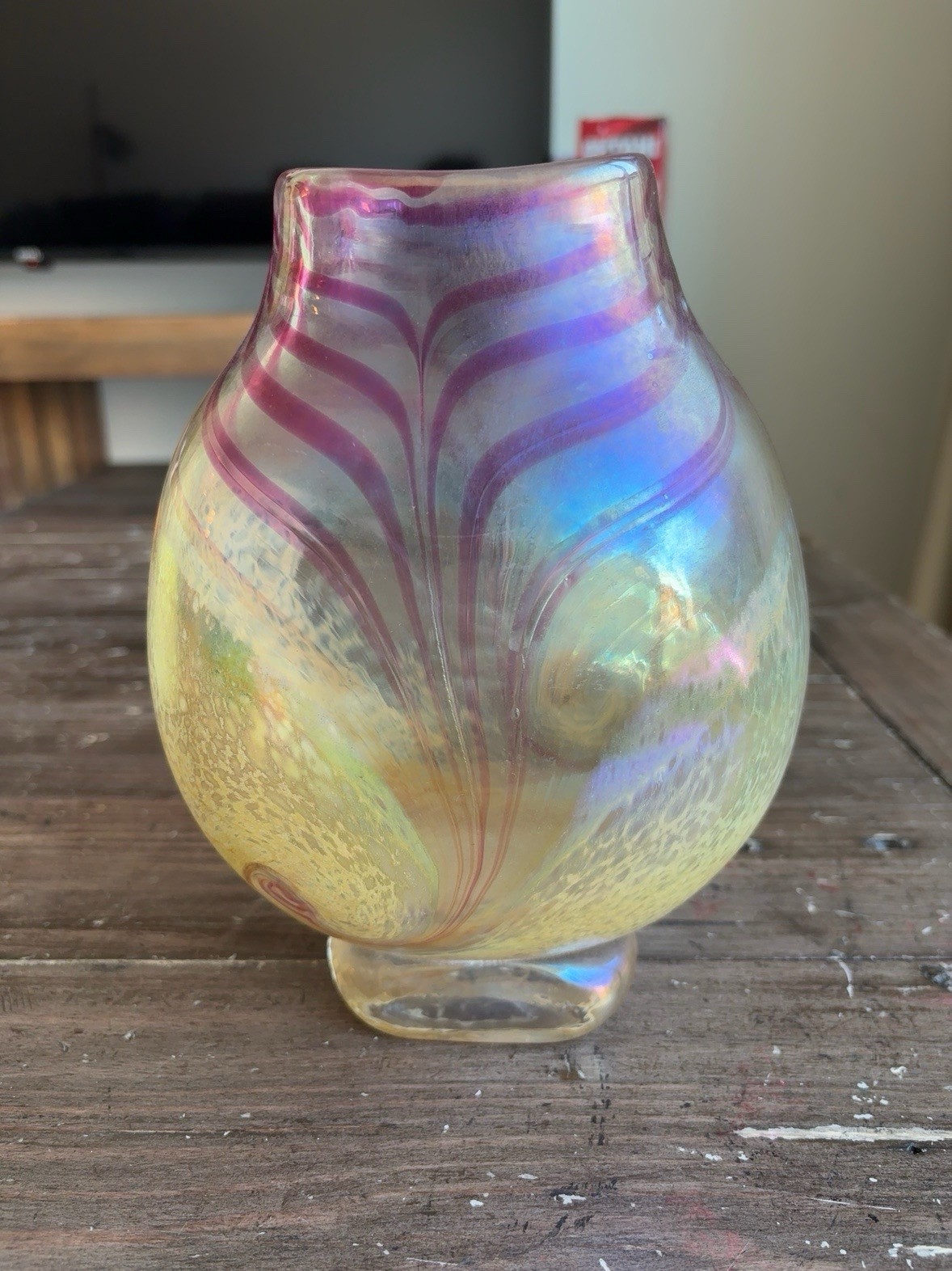 Steven Correia 1984 Signed Iridescent Pulled Feather Art Glass Vase 8”