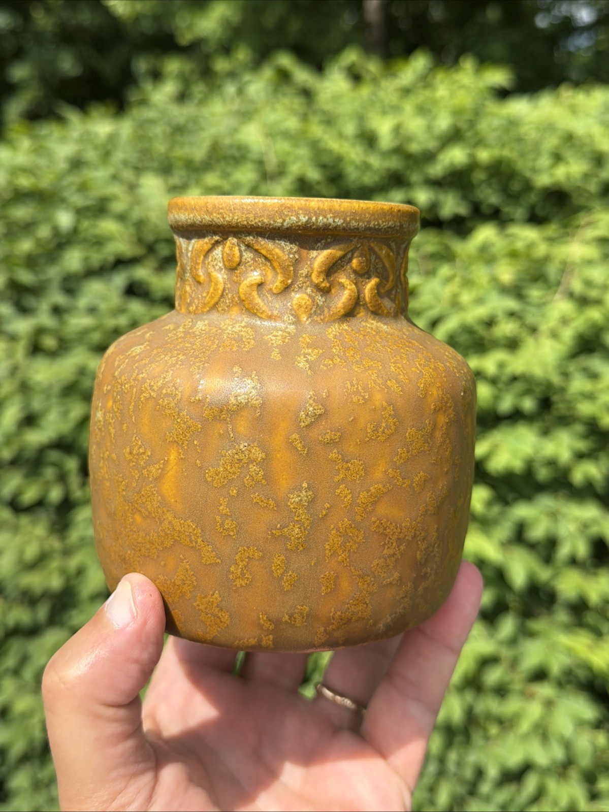 EARLY VAN BRIGGLE ARTS & CRAFTS POTTERY VASE STYLIZED FLORAL PATTERN c.1908