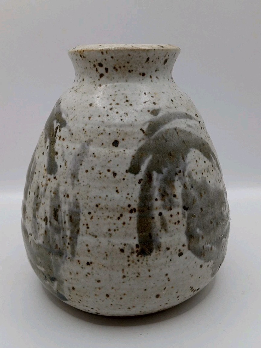 Dorothy Simpson Studio Art Pottery Vase Signed Hand Thrown Speckled Glaze 5.5 In