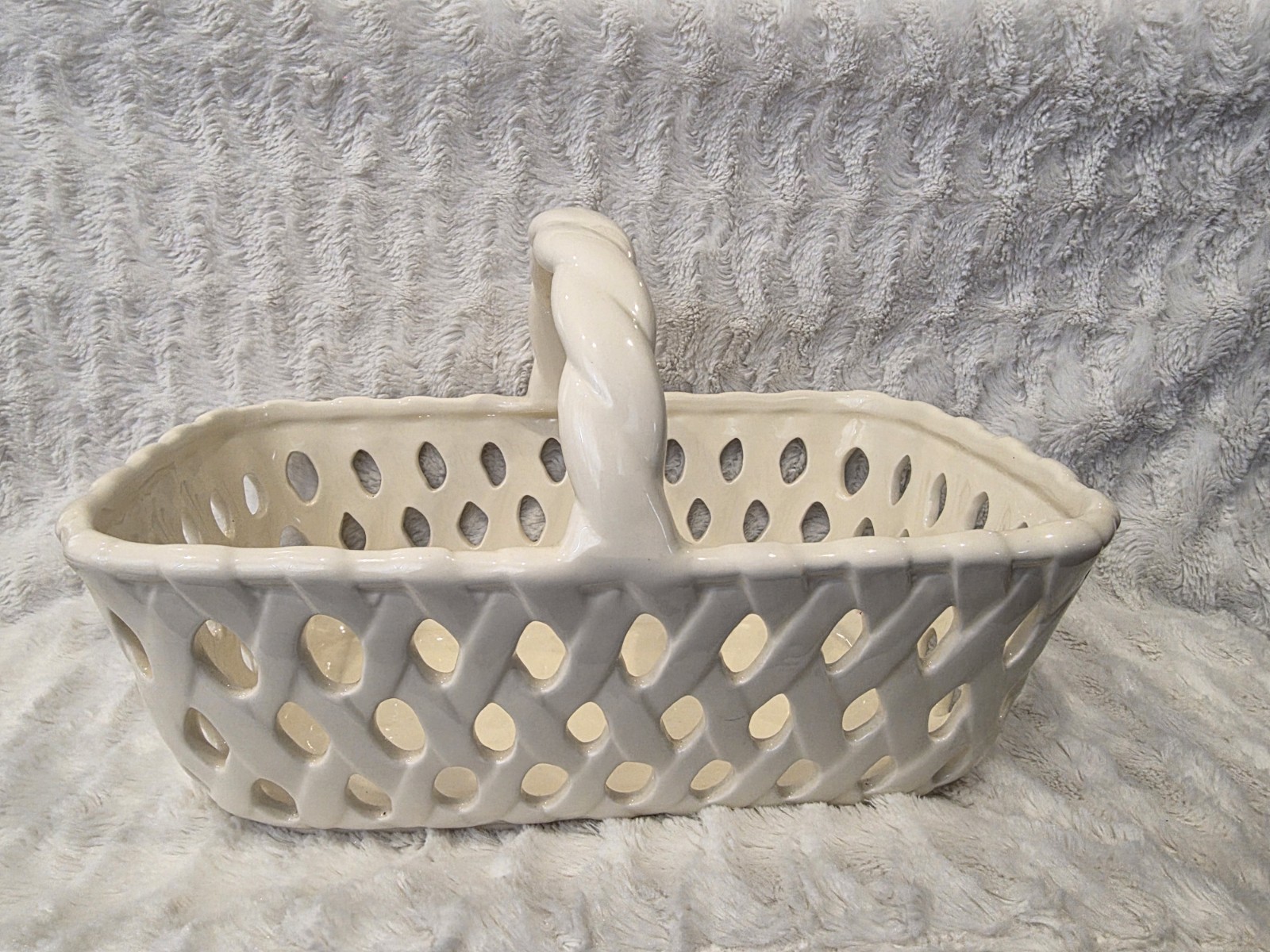 Portmeirion Studio Valerie Bread/Fruit/Flower Basket W/Lattice Weave 12”x7”