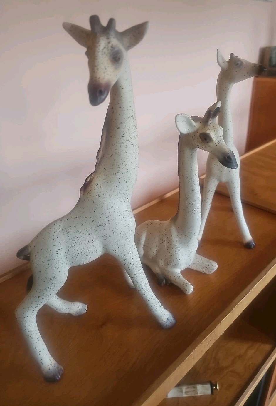 Will George California Pottery Reclining & Standing Giraffes Figurine Speckled