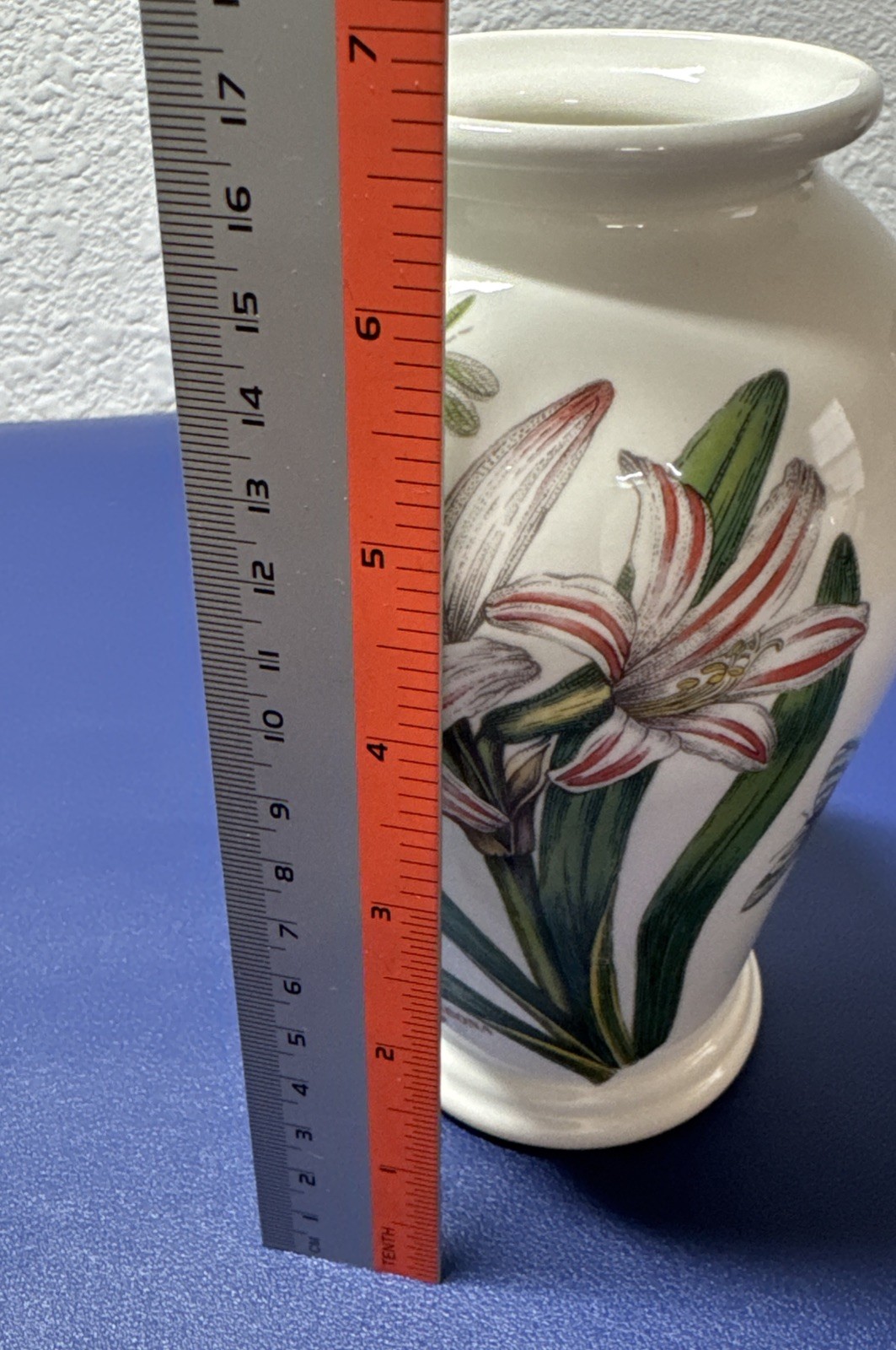 Portmeirion Botanic Garden 6.5″ Canton Vase Amaryllis Belladonna Lily England