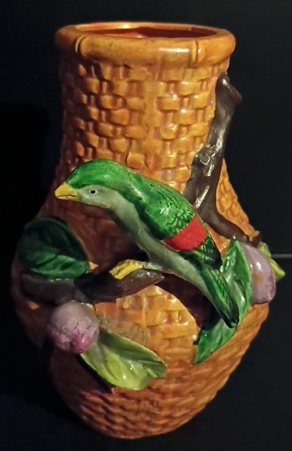 MAJOLICA POTTERY VASE BASKET WEAVE COLORFUL BIRD ON BRANCH 7″ TALL 2.75″ TOP DIA
