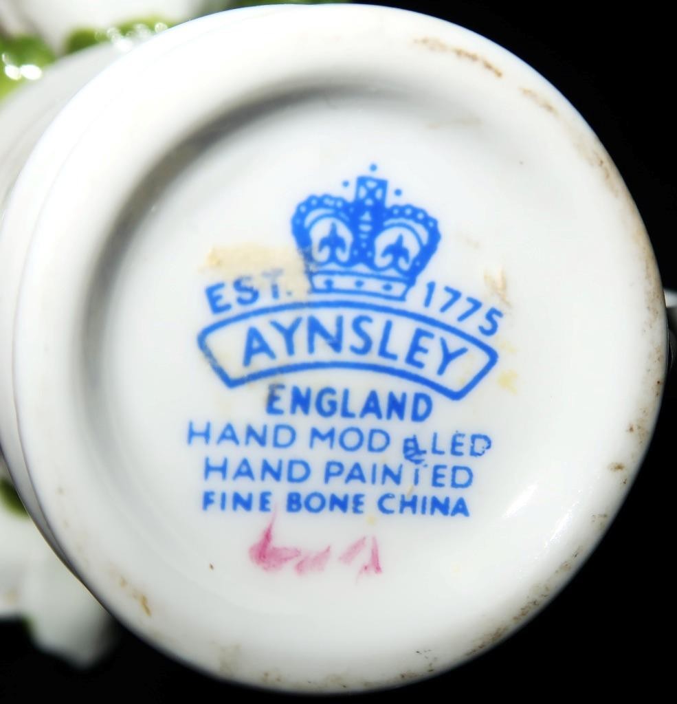 Aynsley Bone China Hand Modeled & Painted White Flowers in a Mug 3 1/2″ Tall