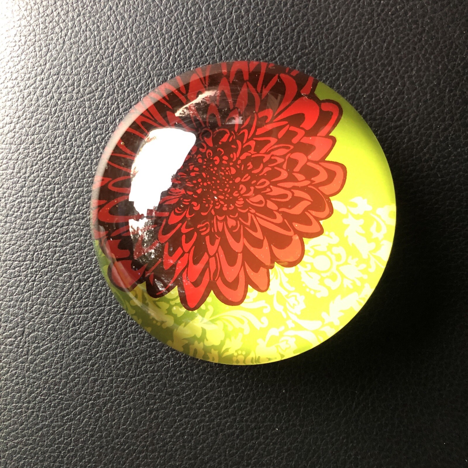 Paperweight Glass Red Dahlia Flower Green Background Round 3.5″Unbranded.