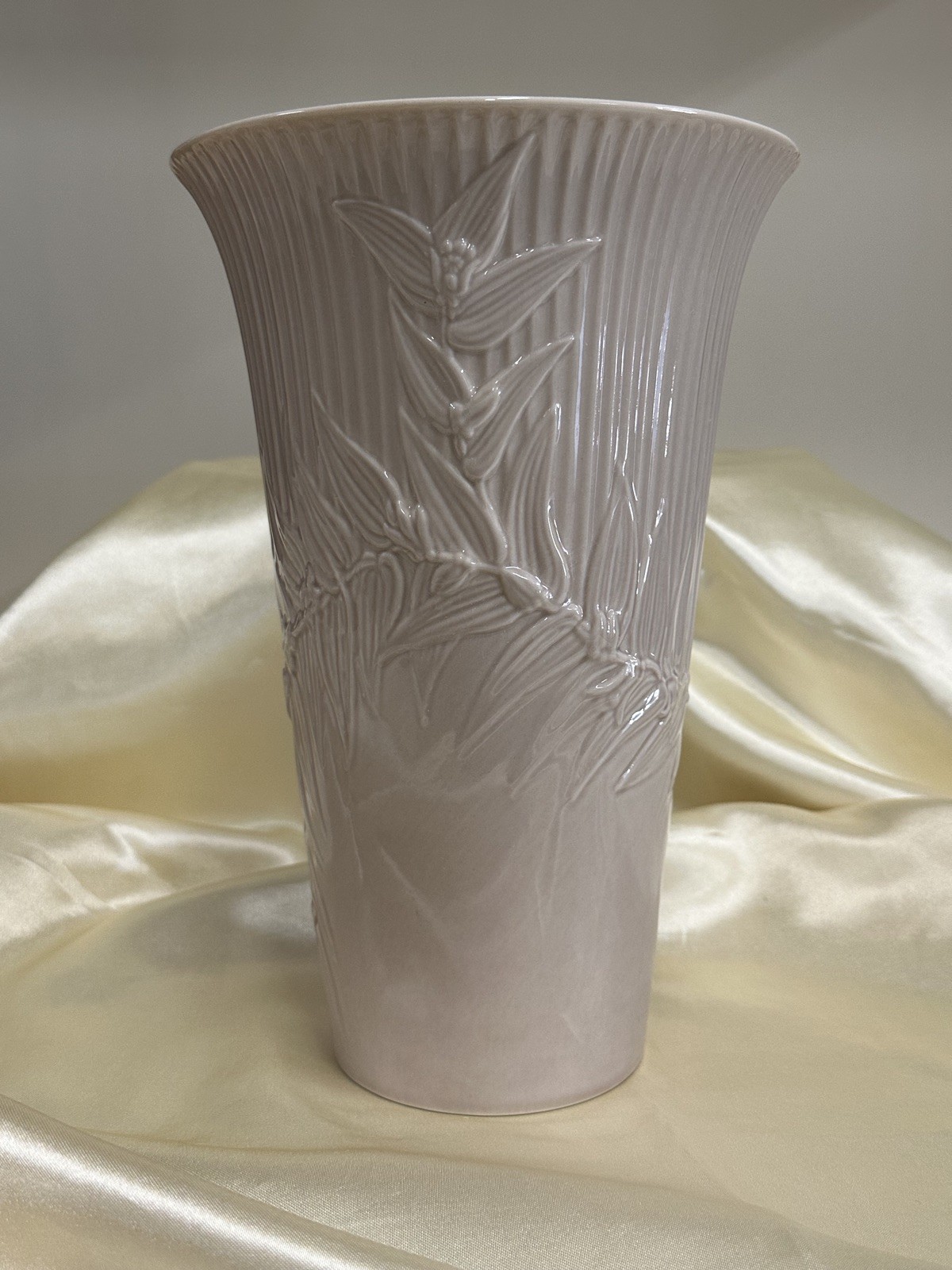 LENOX Natures Impression Woodland Leaves Embossed Vase 10″ Tall Vtg Excellent