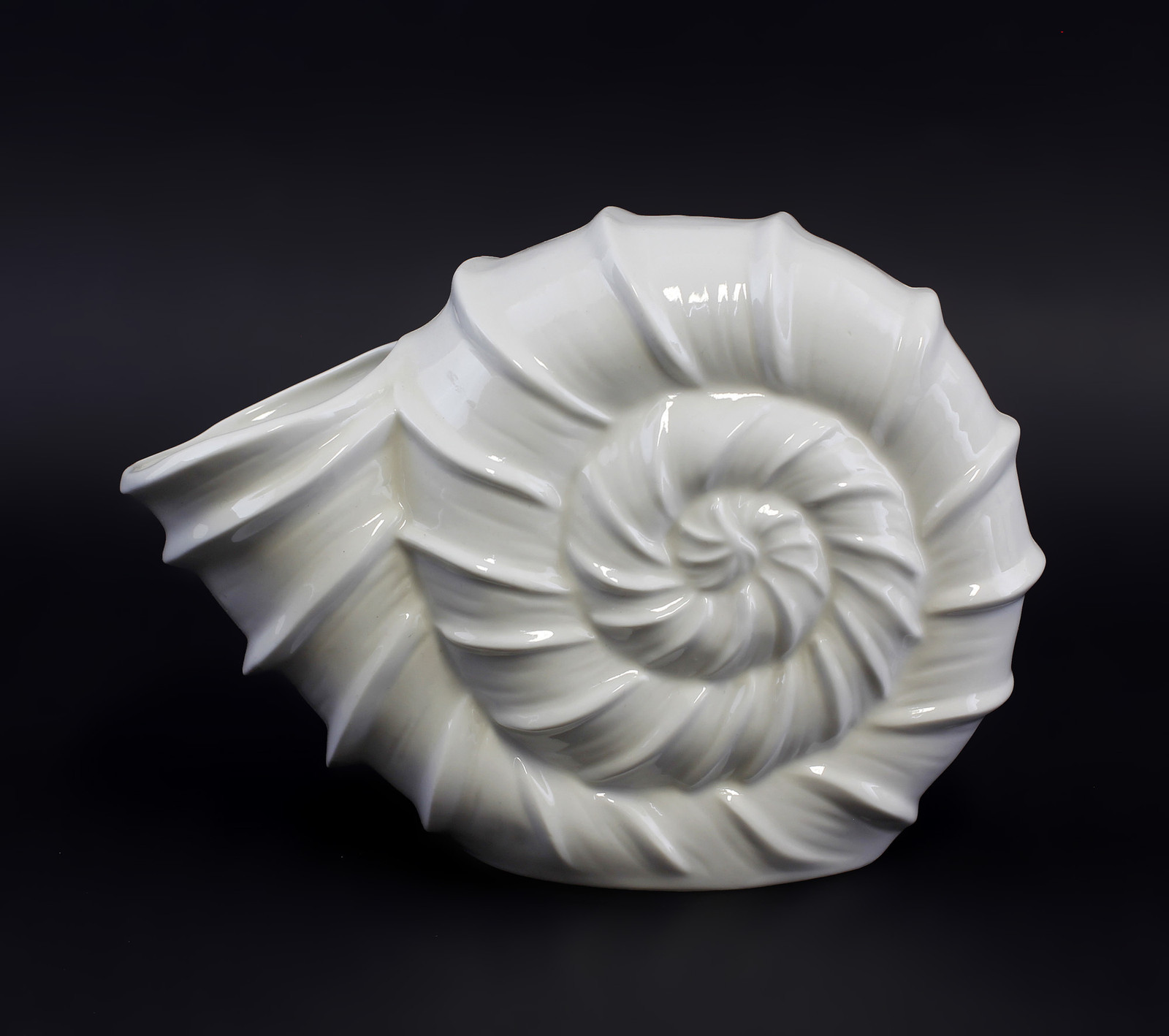 9942581-a Porcelain Large Shell Bowl Wagner & Apel 5 1/2×7 7/8in