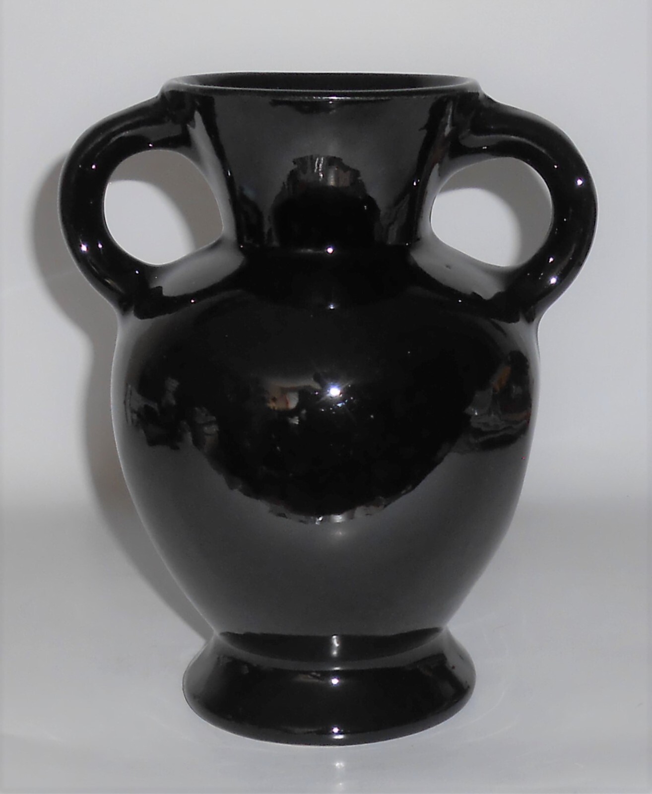 Cliftwood Art Pottery Gloss Black 7-3/8” Twin Handled Vase