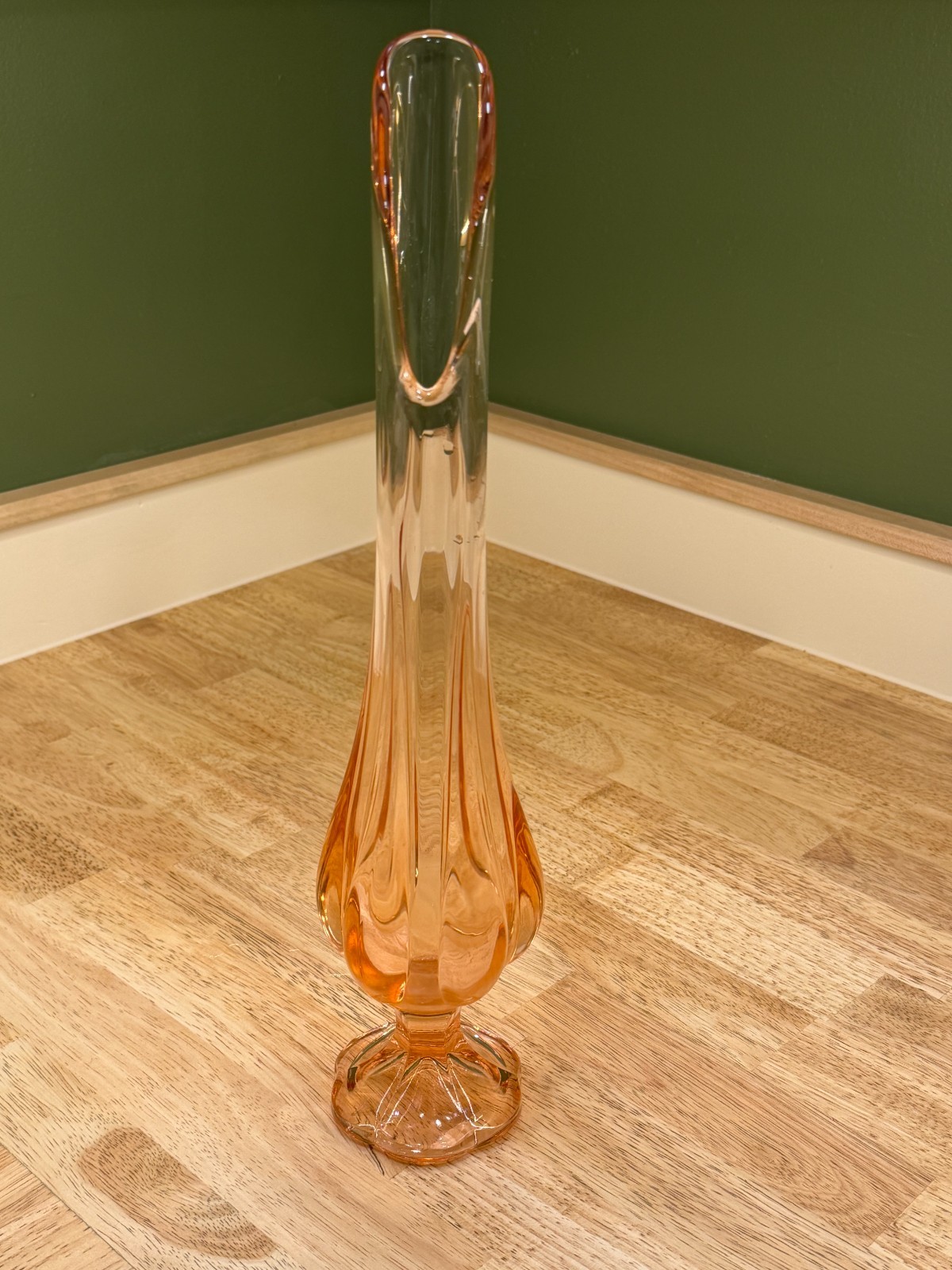 Vintage L.E. Smith Style Peach Pink 6 Petal Swung Glass Vase 15.5” HTF MCM