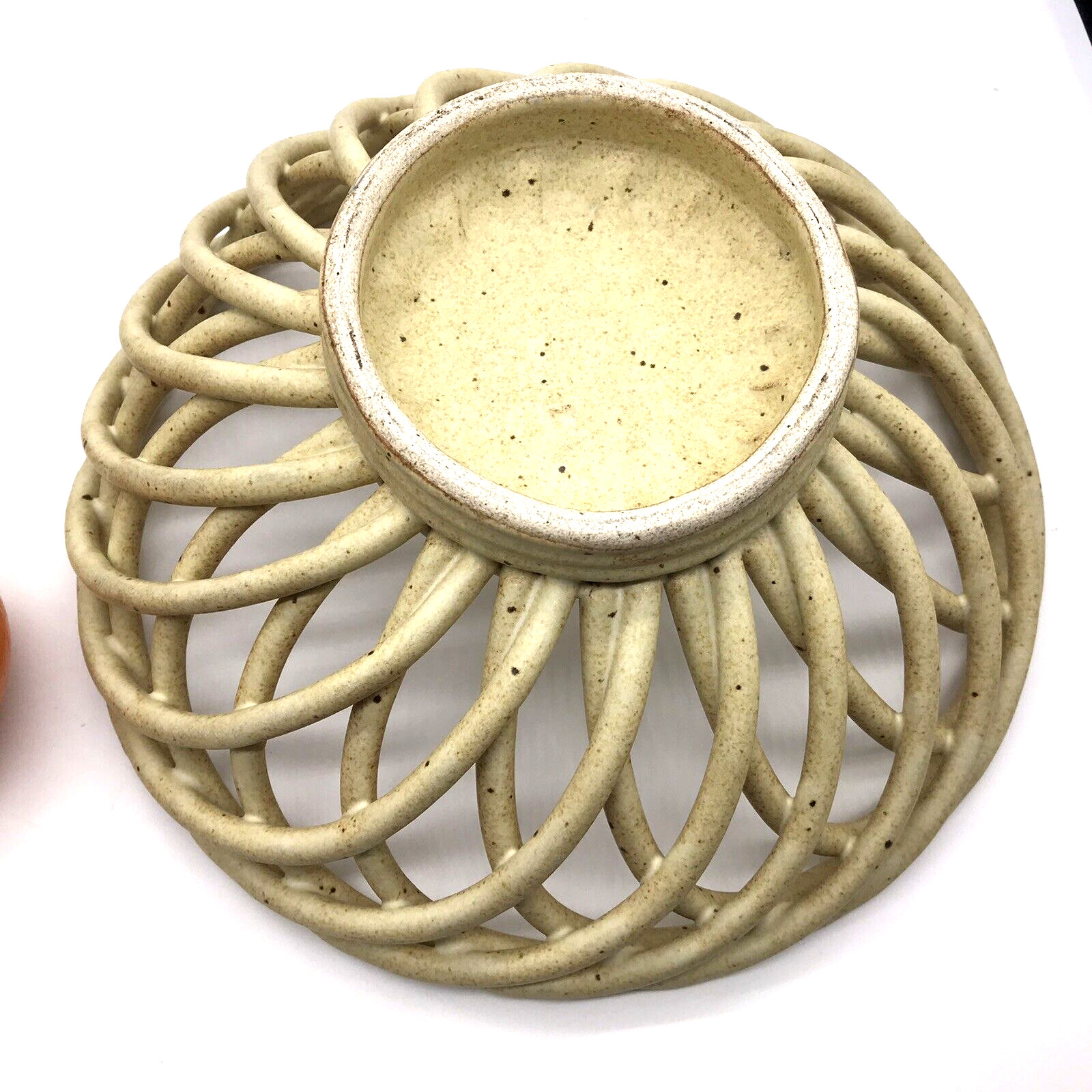 Round Woven Latticed Ceramic Fruit Bread Basket Bowl 10.5in with Wooden Fruit