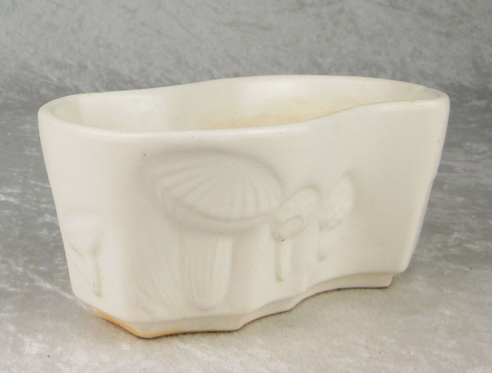 Hull Pottery Planter B2 Mushroom Art Deco Ivory Glaze 6-1/2 inch Long