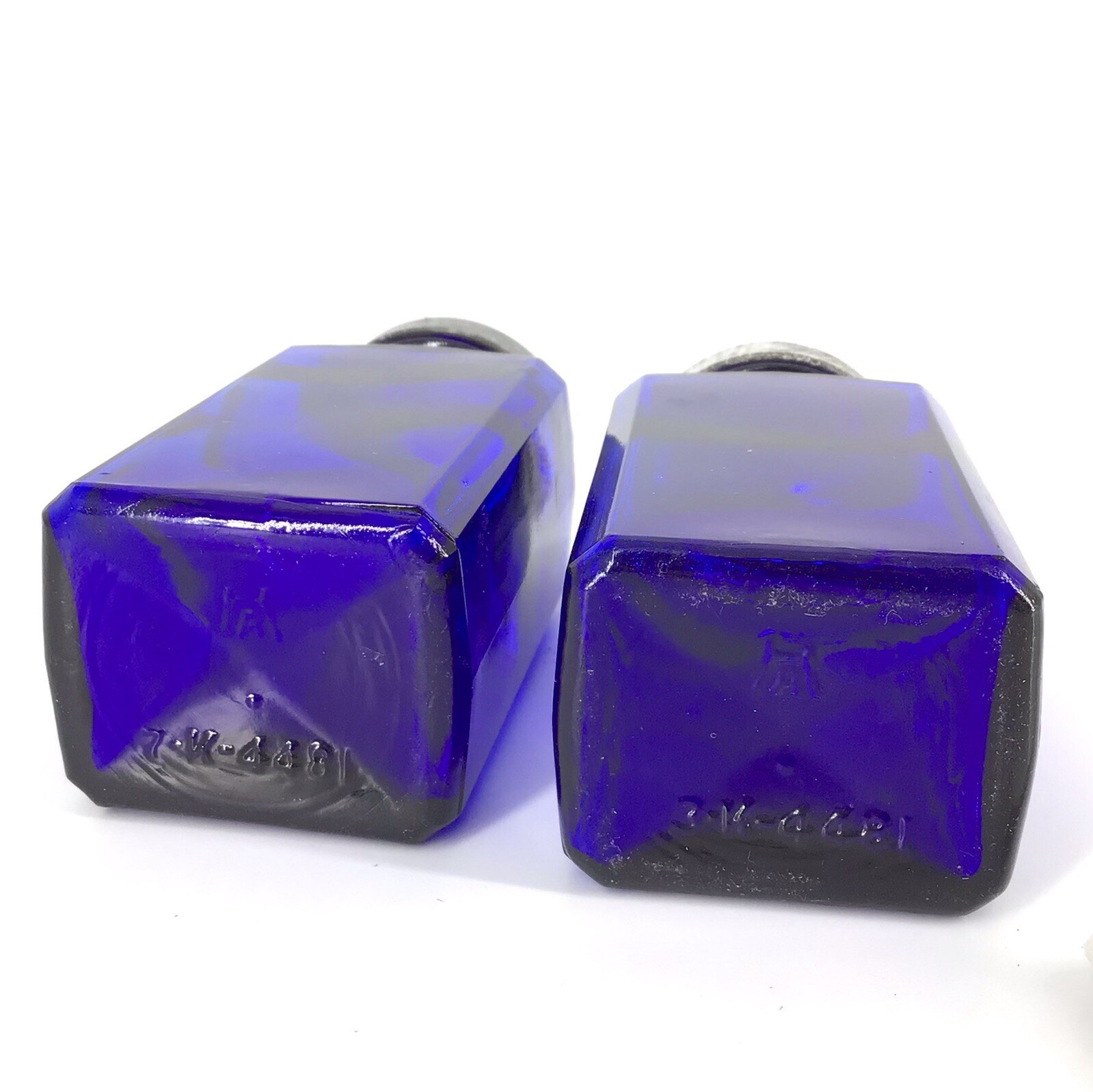 Hazel Atlas 2 Spice Jars Apothecary Medicine Bottles Cobalt Blue with Lids 001