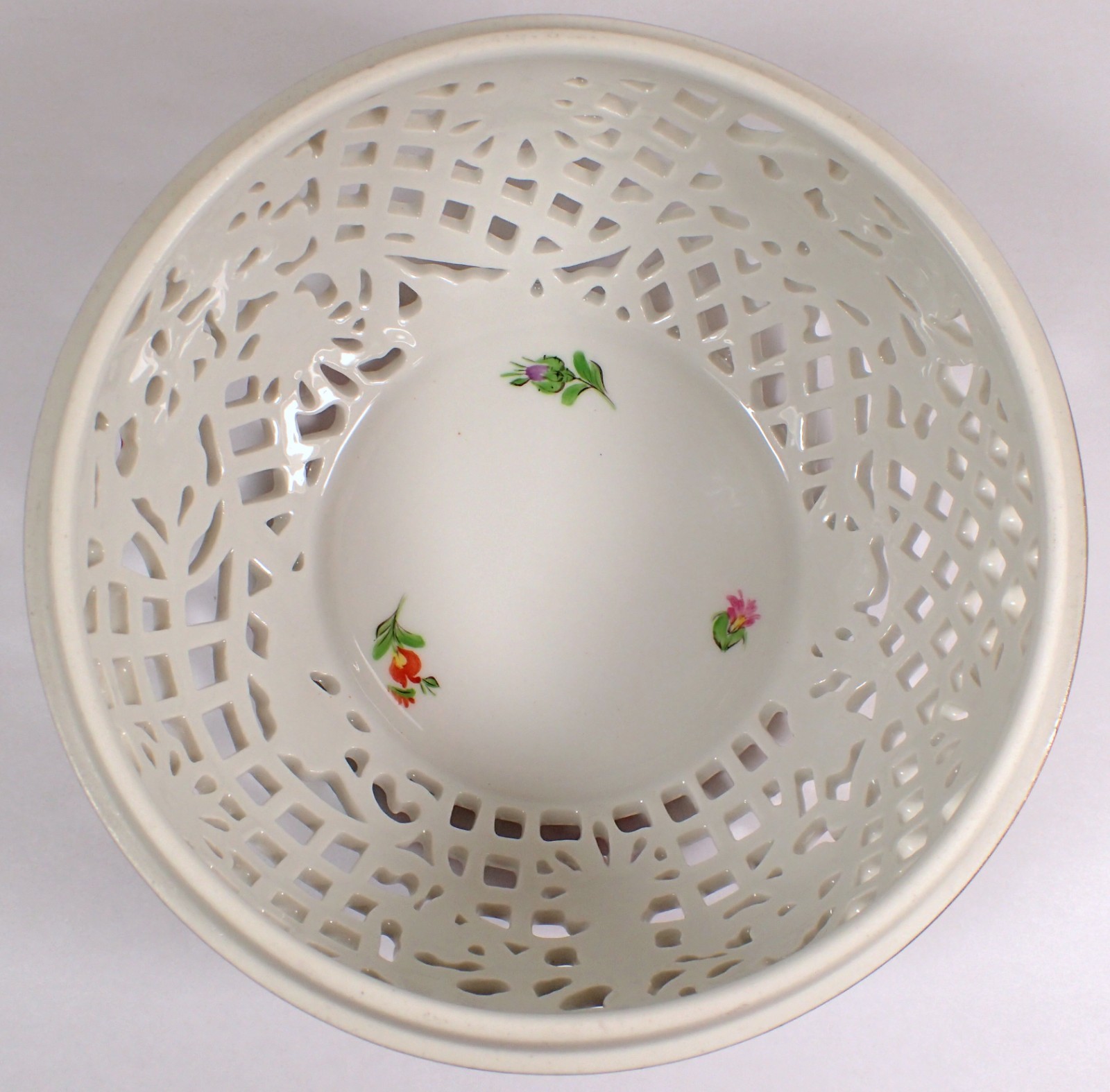MINT Vtg Herend 6212 Reticulated Bonbonniere Openwork 6″ Box Basket w Strawberry