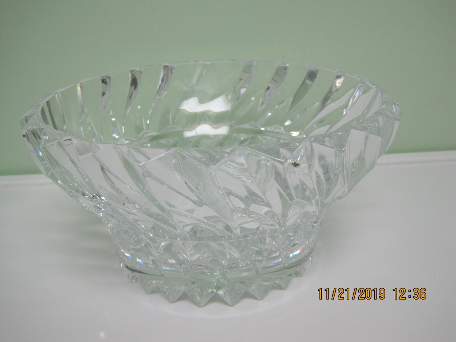 Mikasa Rainier SW020/723 swirl cut 9” Round crystal bowl. Discontinued