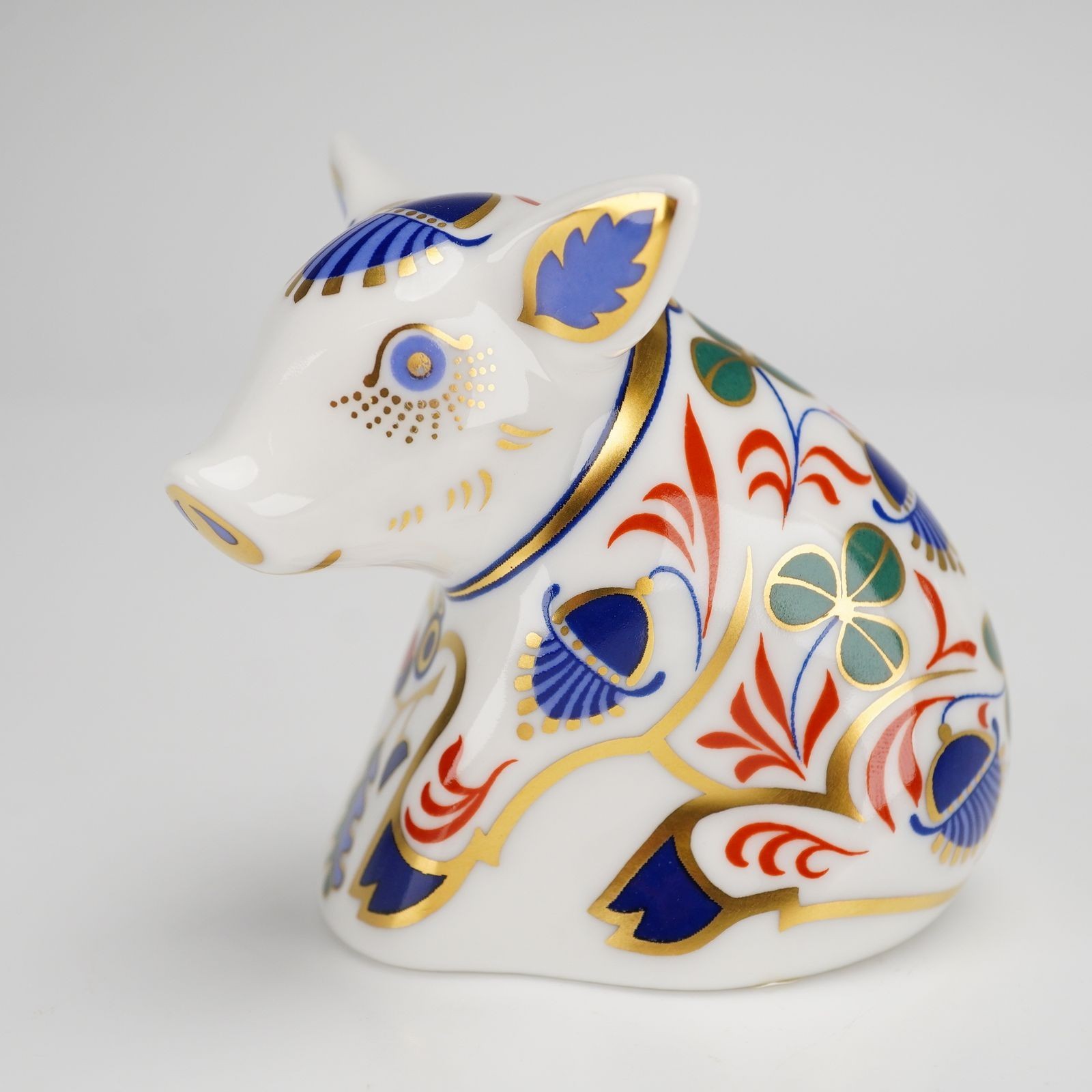 Royal Crown Derby Sitting Piglet Bone China Paperweight – (Lot 436)