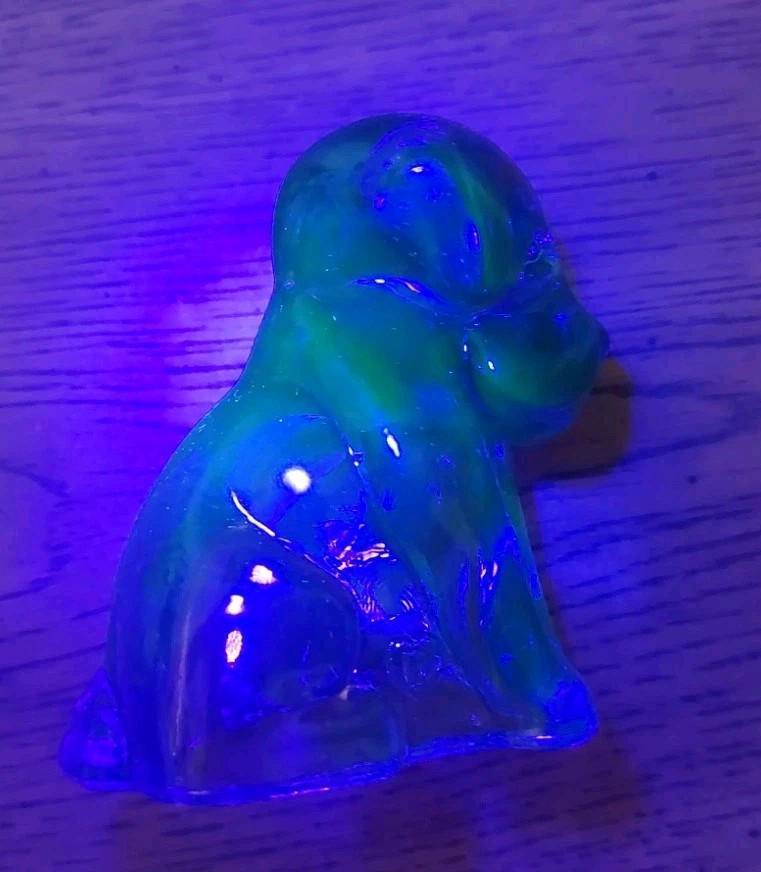 Vintage Degenhart Art Glass Dog Pooch Violet Purple Figurine 1970s EC Glows