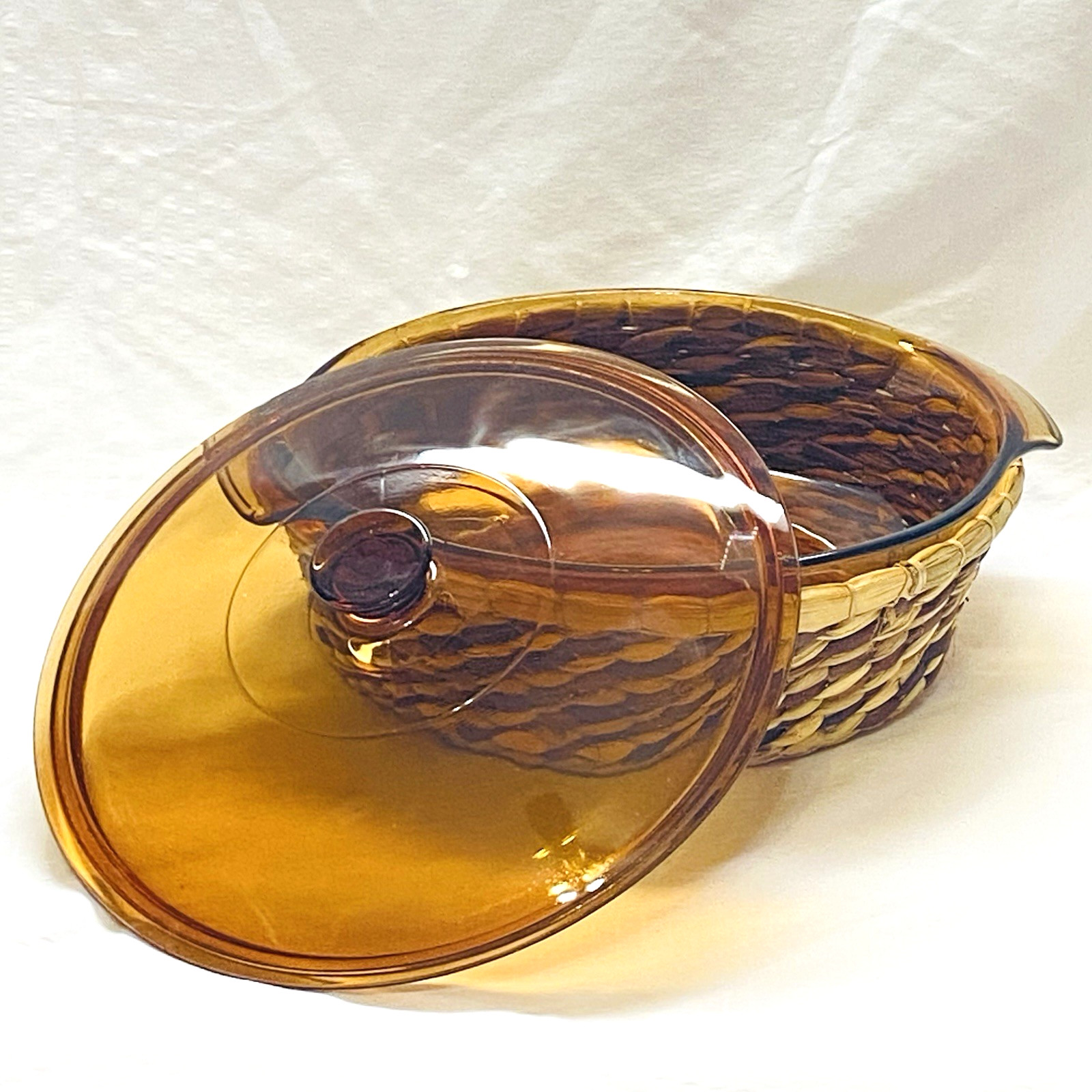 Vtg Anchor Hocking Harvest Amber 2 Qt Glass Casserole w/ Lid & Woven Basket NIB