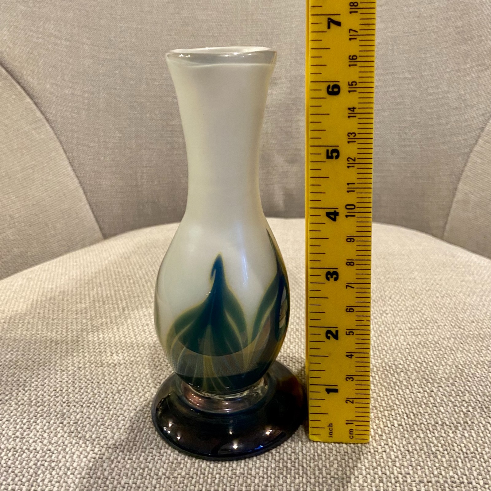 Zellique 6.5″ Handcrafted Pulled Feather Design Studio Art Glass Vase