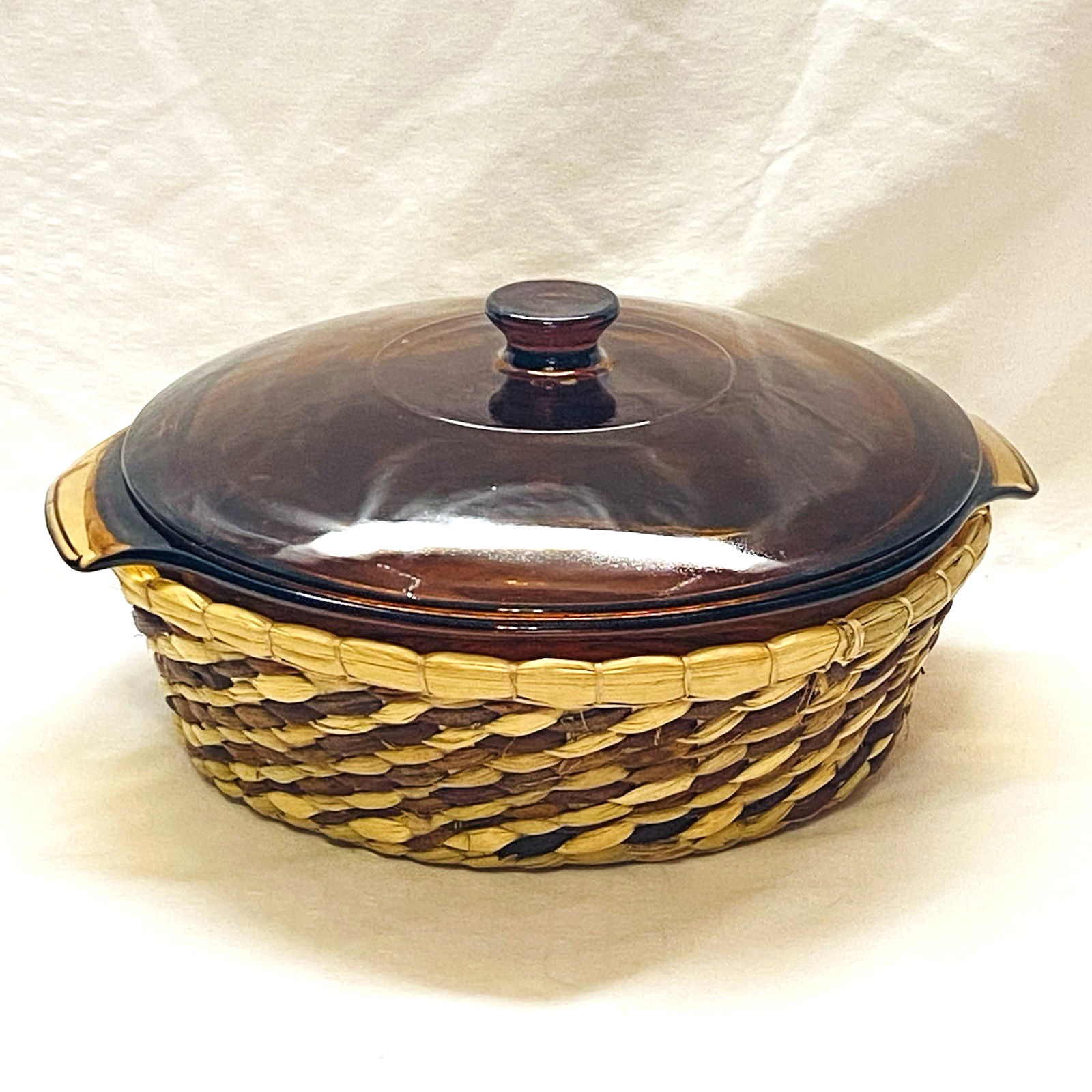 Vtg Anchor Hocking Harvest Amber 2 Qt Glass Casserole w/ Lid & Woven Basket NIB