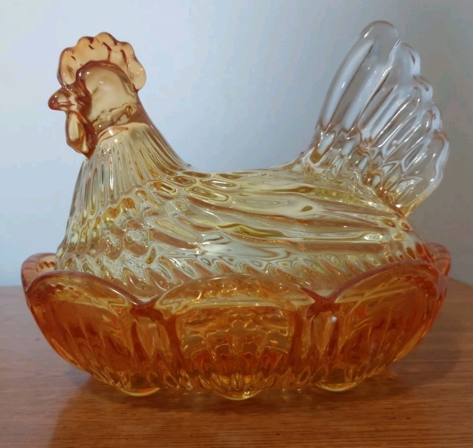 Large Amber Colored Hen On A Nest 7×8 1/2×7 NEW