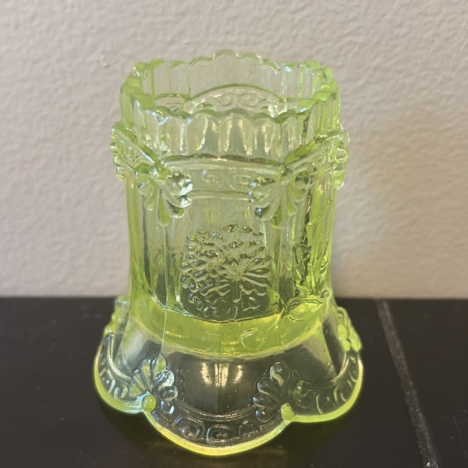 Summit VGCI Chrysanthemum Sprig Toothpick Holder 2.5″ Vaseline Uranium UV Glow