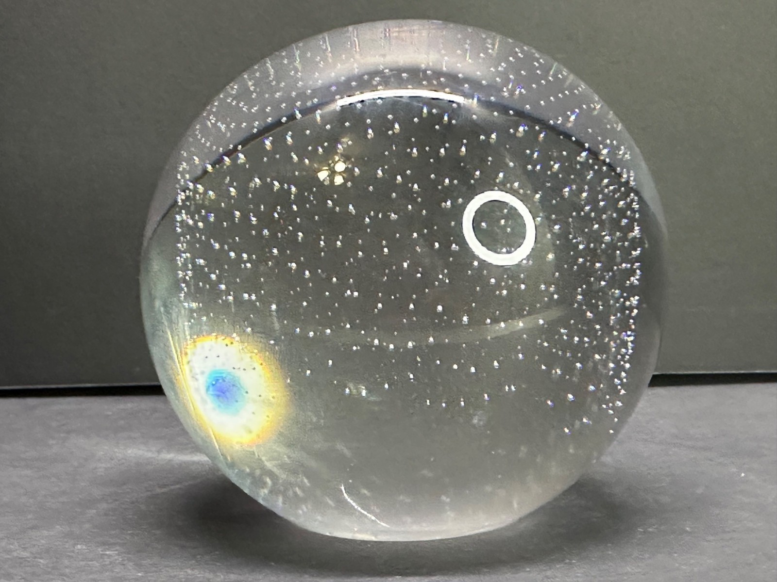 Vtg Great City Trader Controlled Bubble Geometric Glass Blown Paperweight 4″ DIA