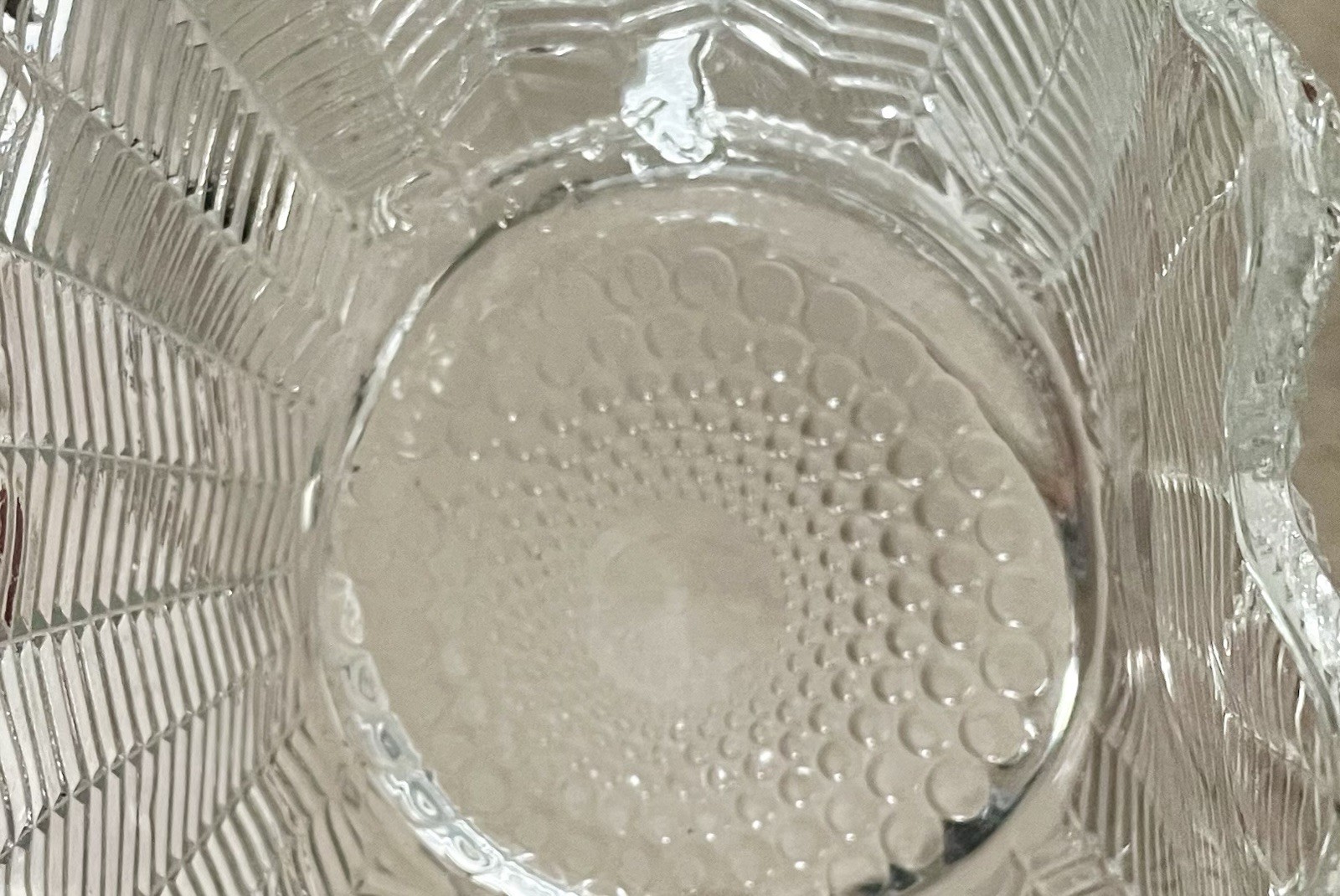 Vintage L.E. Smith Large Glass Feather / Fern Pattern Scalloped Basket 1950s/60s