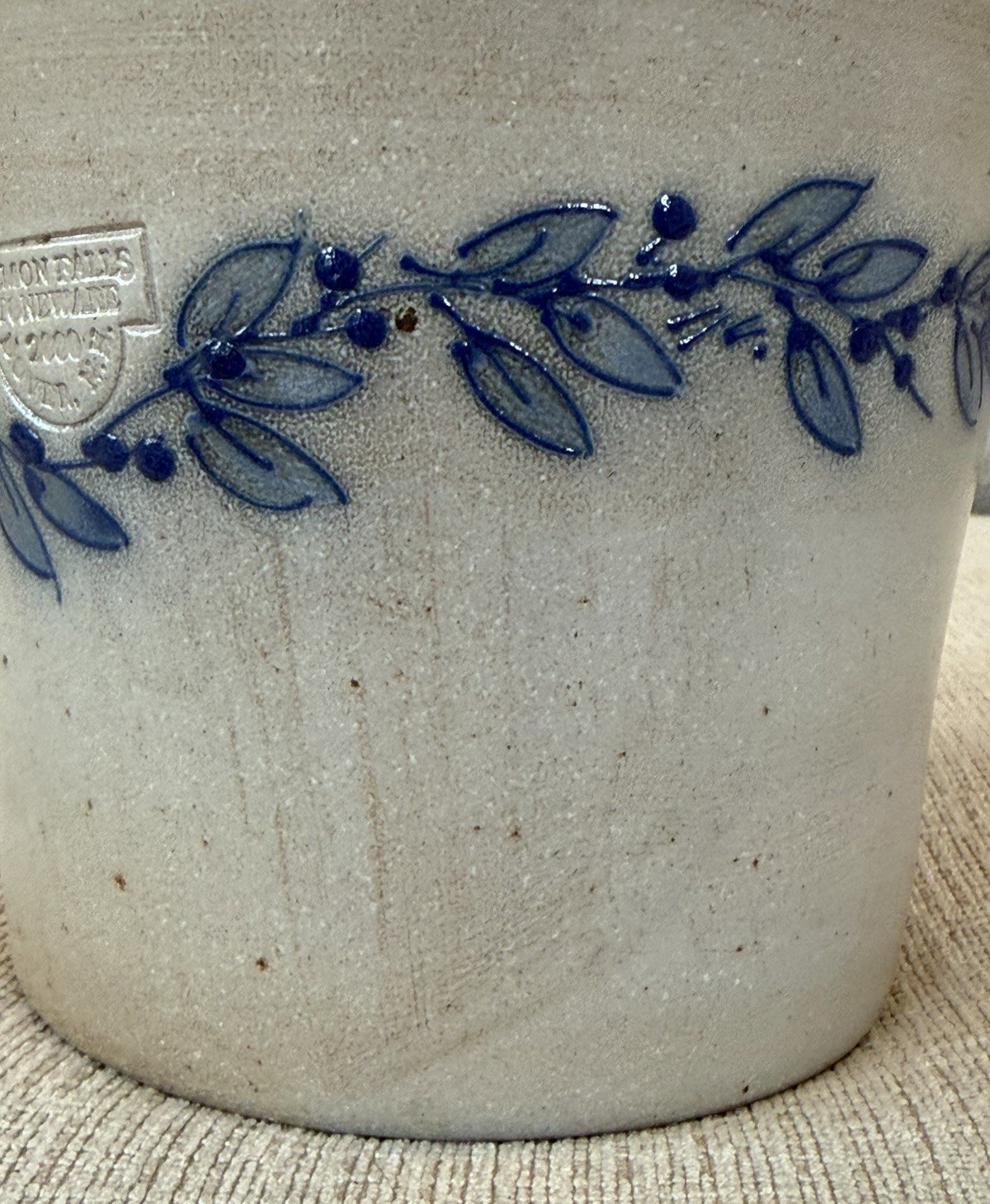 Salmon Falls Stoneware 2000 Scalloped Planter 5.75 Inch Blueberry Vine Dover NH