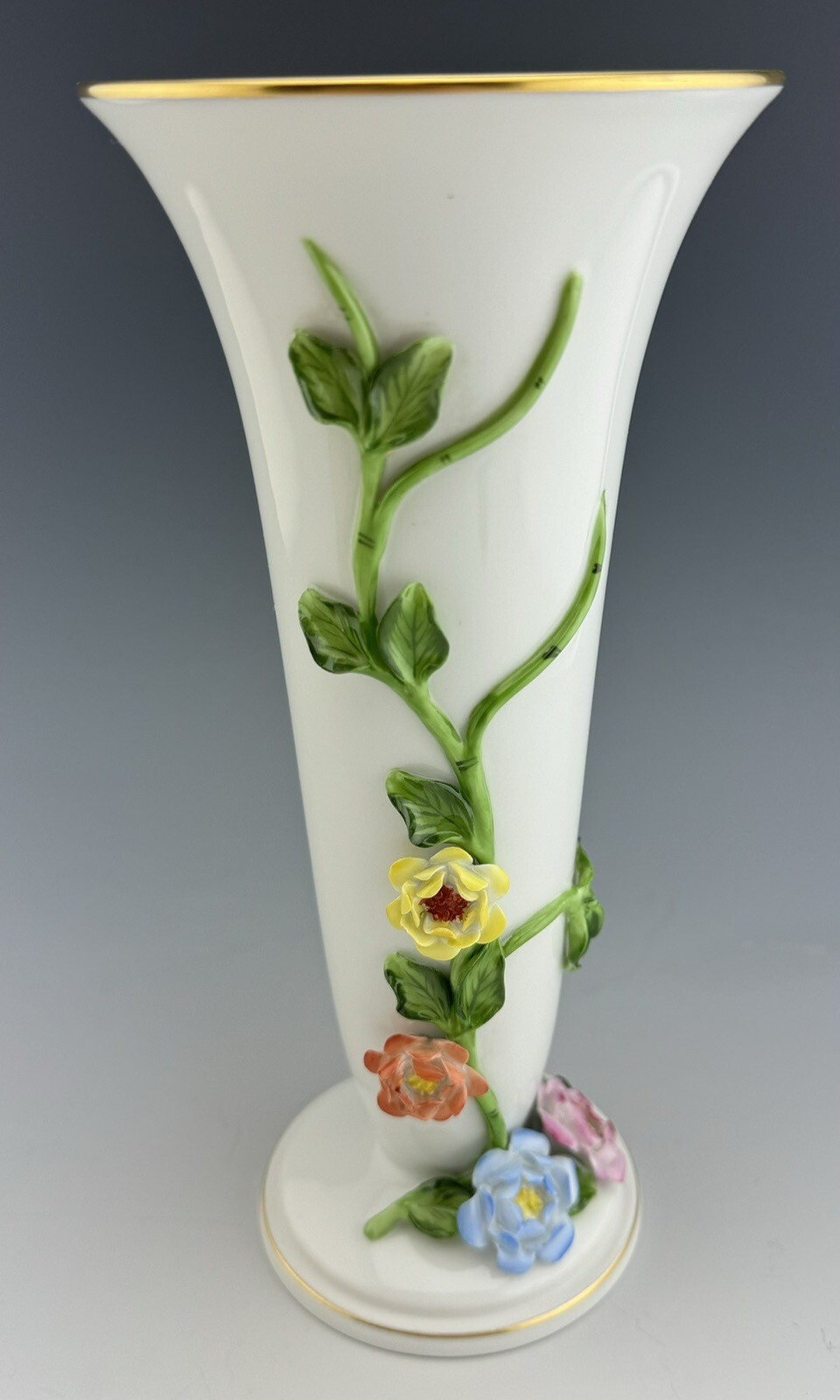 🦋 MINT Rare HEREND Gorgeous 9” Applied Flower & Vine Vase