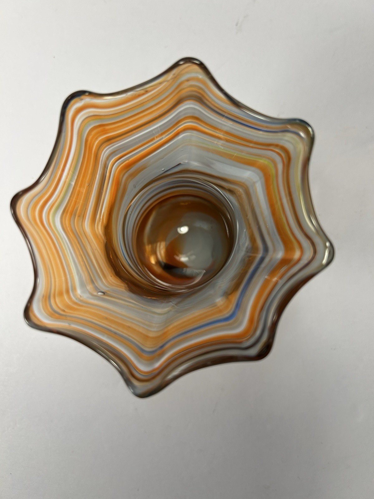 Swirl Glass: Small Vase With Scalloped Top