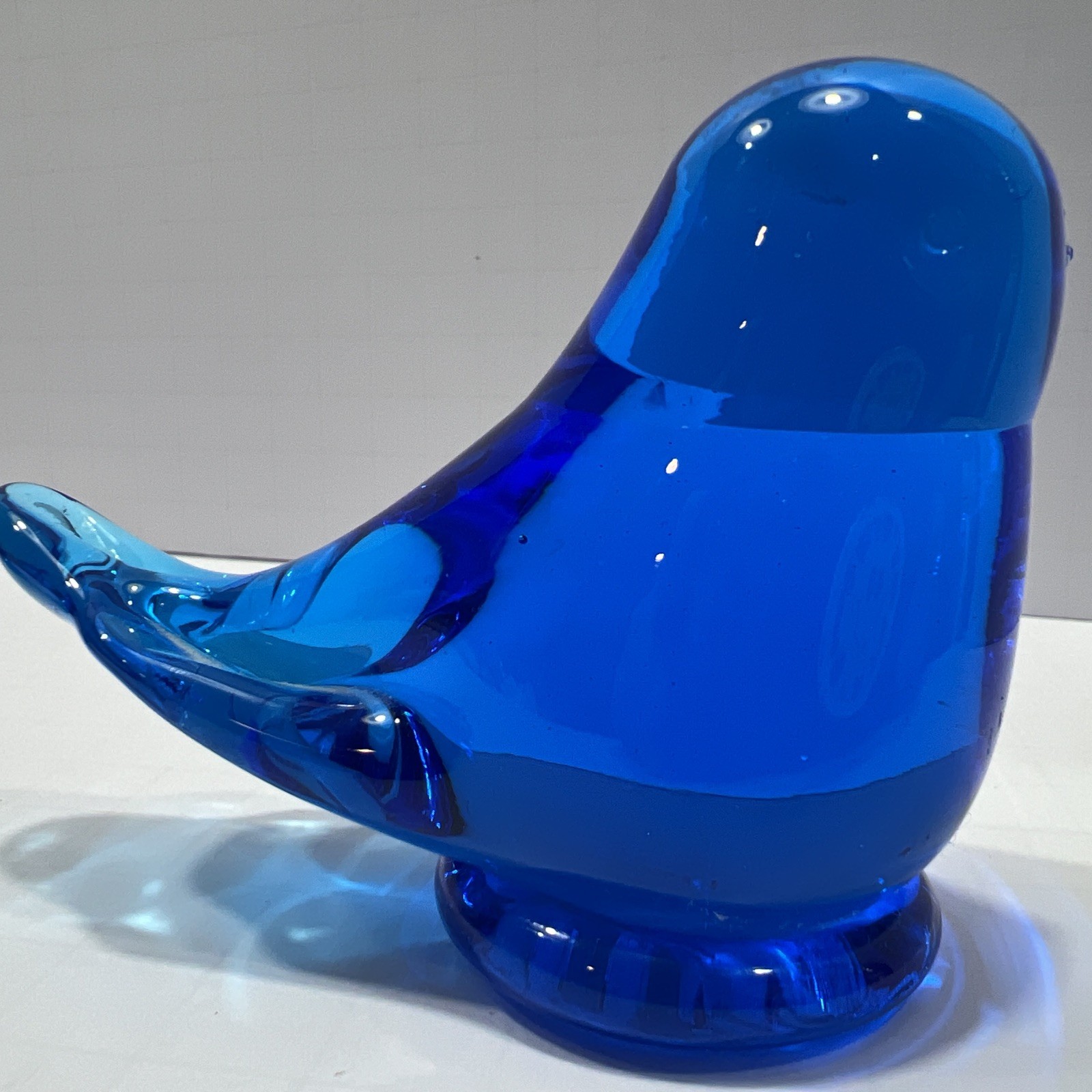 2 Blue Bird Art Glass Figurines 2.5″ and 1.75” Tall Byron Hicks 82 Paper Weight