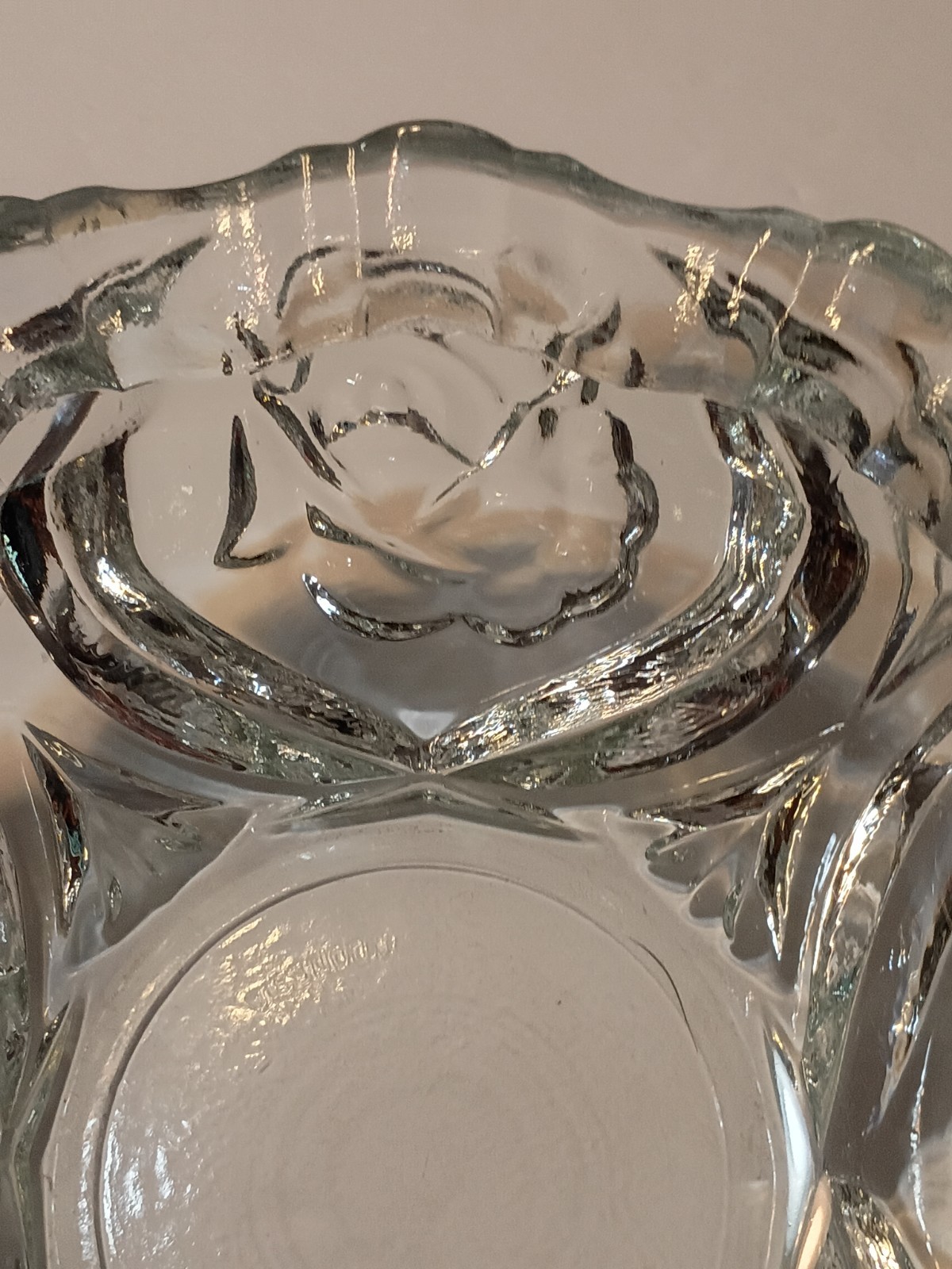 Pasari Indonesia Heavy Pressed Glass Ashtray/candy bowl 7 3/4″ dia. 2 lb. 6 oz.